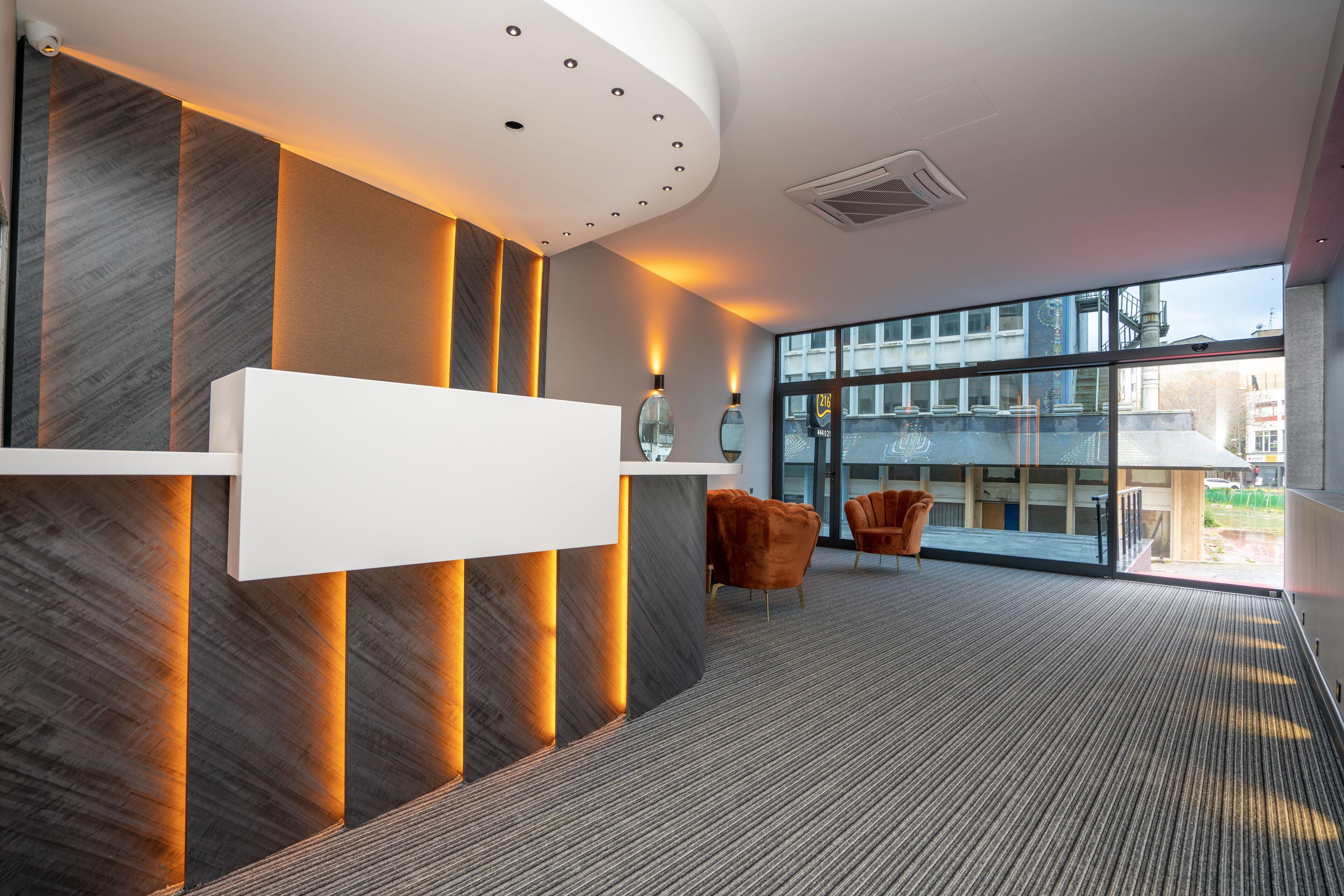 Center Suite — Photos 1